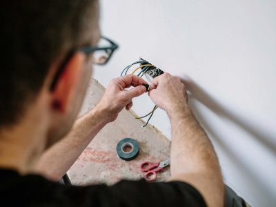 electrician-working-on-the-electrical-installation-MQEQHZE.jpg